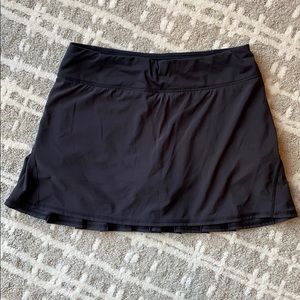 Women’s Lululemon skirt with ruffle back.